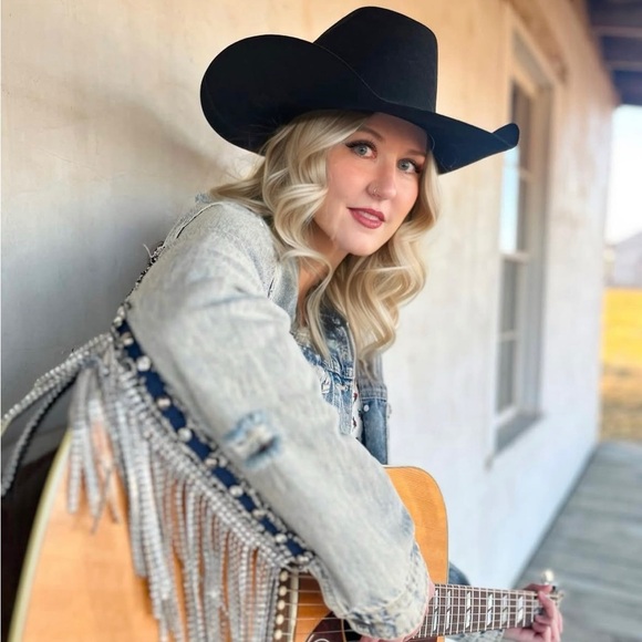 Meet your Posher, Colleen - Picture 1 of 1